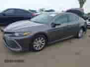 2023 Toyota Camry LE z VIN 4T1C11AKXPU119236, wystawiony jako IAAI lot #43326388 z przebiegiem 23 626 mil mil oraz . Historia ofert i sprzedaży dostępna na DreamBid. Obrazek 23.