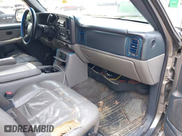 2002 Chevrolet Suburban Z71 with VIN 3GNFK16Z82G209847, listed as a IAAI auction lot 42504691 with 180,240 mi miles and . Bid and sale history available at DreamBid. Image 5.