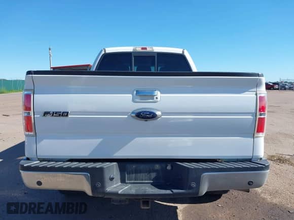 2011 Ford F-150 XLT z VIN 1FTFW1ET2BFC65701, wystawiony jako IAAI lot #42598794 z przebiegiem 209 676 mil mil oraz . Historia ofert i sprzedaży dostępna na DreamBid. Obrazek 16.