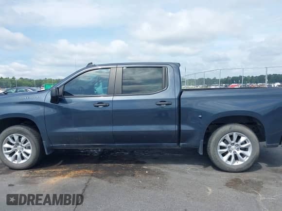 2021 Chevrolet Silverado 1500 Custom z VIN 1GCPWBEK2MZ242597, wystawiony jako IAAI lot #42375770 z przebiegiem 46 854 mil mil oraz . Historia ofert i sprzedaży dostępna na DreamBid. Obrazek 14.