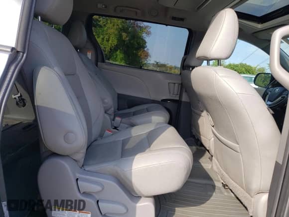 2018 Toyota Sienna XLE with VIN 5TDDZ3DC8JS192358, listed as a Copart auction lot 80955795 with 129,070 mi miles and Clean title. Bid and sale history available at DreamBid. Image 6.