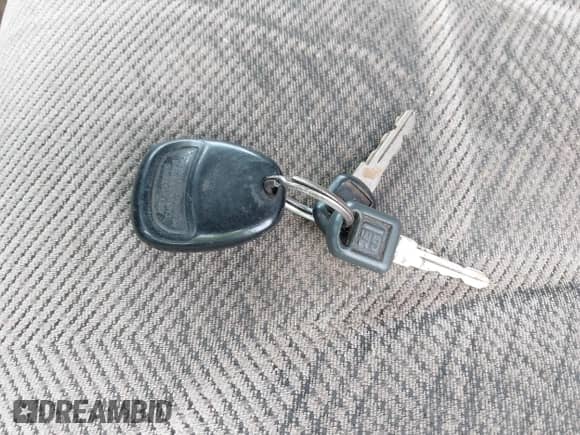 1998 GMC Sierra 1500 с VIN 2GTEC19R4W1554420, выставлен на аукционе IAAI как лот 41717713 с пробегом 348 801 миль миль и . История ставок и продаж доступна на DreamBid. Изображение 11.