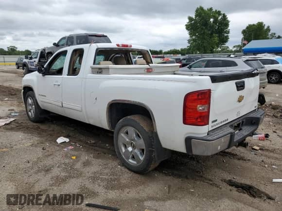 2010 Chevrolet Silverado 1500 LTZ with VIN 1GCSCTE08AZ208747, listed as a Copart auction lot 58322035 with 436,956 mi miles and Salvage title. Bid and sale history available at DreamBid. Image 2.
