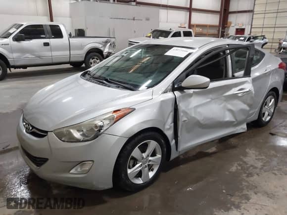 2013 Hyundai Elantra GLS z VIN 5NPDH4AE6DH300890, wystawiony jako IAAI lot #43073166 z przebiegiem 163 666 mil mil oraz . Historia ofert i sprzedaży dostępna na DreamBid. Obrazek 17.