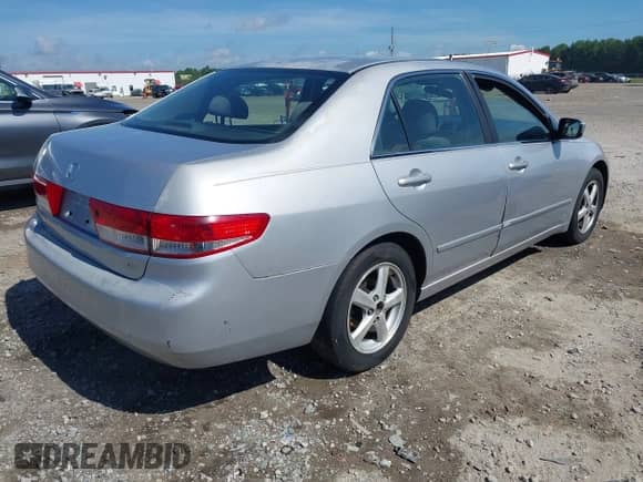 2004 Honda Accord EX с VIN JHMCM55644C023988, выставлен на аукционе IAAI как лот 42529274 с пробегом 304 749 миль миль и . История ставок и продаж доступна на DreamBid. Изображение 4.