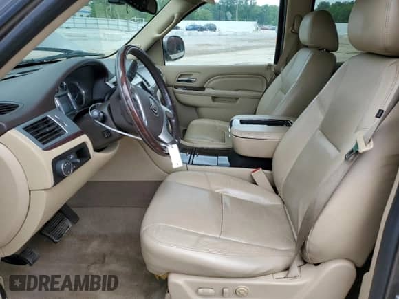 2012 Cadillac Escalade Luxury с VIN 1GYS4BEF6CR121227, выставлен на аукционе Copart как лот 61399545 с пробегом 121 638 миль миль и Списание • Salvage title. История ставок и продаж доступна на DreamBid. Изображение 7.
