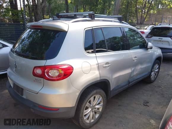2009 Volkswagen Tiguan SE с VIN WVGBV75NX9W521370, выставлен на аукционе IAAI как лот 42569953 с пробегом 98 233 миль миль и . История ставок и продаж доступна на DreamBid. Изображение 4.