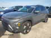 2024 Hyundai Kona SEL с VIN KM8HB3AB9RU087297, выставлен на аукционе Copart как лот 75121004 с пробегом 5 824 миль миль и На запчасти • Non repairable. История ставок и продаж доступна на DreamBid. Изображение 1.