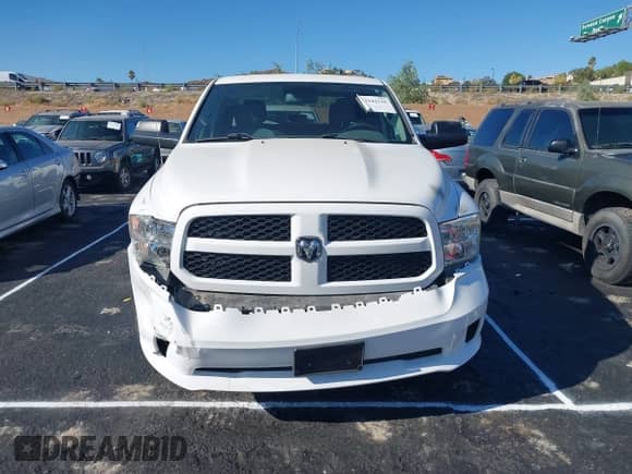 2014 Ram 1500 Express z VIN 1C6RR7KTXES168888, wystawiony jako IAAI lot #43242116 z przebiegiem 174 358 mil mil oraz . Historia ofert i sprzedaży dostępna na DreamBid. Obrazek 12.