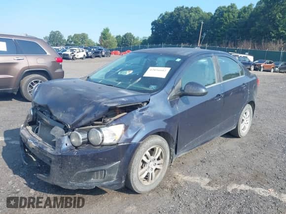 2015 Chevrolet Sonic LT z VIN 1G1JC5SB4F4115525, wystawiony jako IAAI lot #42856602 z przebiegiem 29 625 mil mil oraz . Historia ofert i sprzedaży dostępna na DreamBid. Obrazek 2.