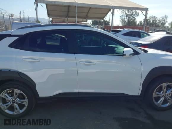 2022 Hyundai Kona SEL с VIN KM8K62AB5NU879204, выставлен на аукционе IAAI как лот 43250779 с пробегом 39 391 миль миль и . История ставок и продаж доступна на DreamBid. Изображение 13.