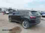 2018 Jeep Compass Limited z VIN 3C4NJDCB6JT199292, wystawiony jako IAAI lot #43076181 z przebiegiem 134 109 mil mil oraz . Historia ofert i sprzedaży dostępna na DreamBid. Obrazek 3.