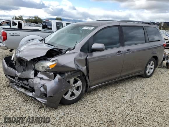 2020 Toyota Sienna LE Auto Access Seat with VIN 5TDKZ3DC1LS026564, listed as a Copart auction lot 72011615 with 63,133 mi miles and Salvage title. Bid and sale history available at DreamBid. Image 1.