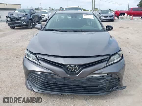 2020 Toyota Camry LE z VIN 4T1C11AK2LU999892, wystawiony jako IAAI lot #43225624 z przebiegiem Nie podano mil oraz . Historia ofert i sprzedaży dostępna na DreamBid. Obrazek 12.