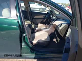 2015 Chevrolet Cruze LT z VIN 1G1PE5SB7F7283596, wystawiony jako IAAI lot #43289256 z przebiegiem 134 060 mil mil oraz . Historia ofert i sprzedaży dostępna na DreamBid. Obrazek 5.