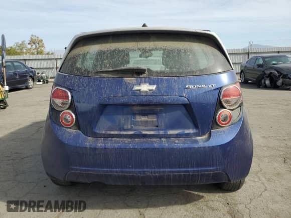 2012 Chevrolet Sonic LT z VIN 1G1JD6SHXC4211713, wystawiony jako Copart lot #79722584 z przebiegiem 80 258 mil mil oraz Czysty tytuł • Clean title. Historia ofert i sprzedaży dostępna na DreamBid. Obrazek 6.