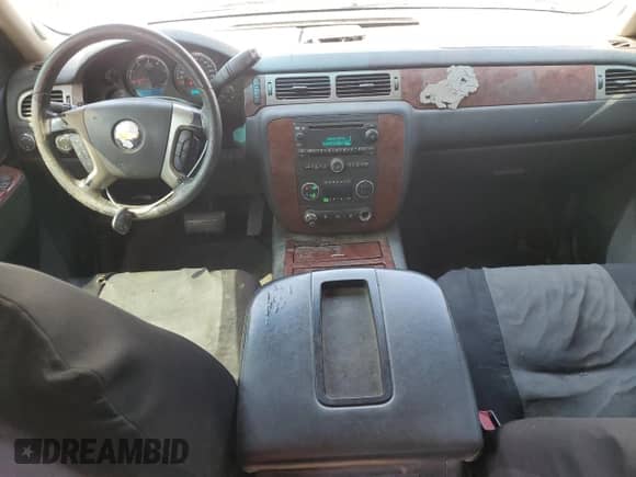 2011 Chevrolet Avalanche LTZ z VIN 3GNTKGE30BG207173, wystawiony jako Copart lot #69255585 z przebiegiem 252 328 mil mil oraz Czysty tytuł • Clean title. Historia ofert i sprzedaży dostępna na DreamBid. Obrazek 8.
