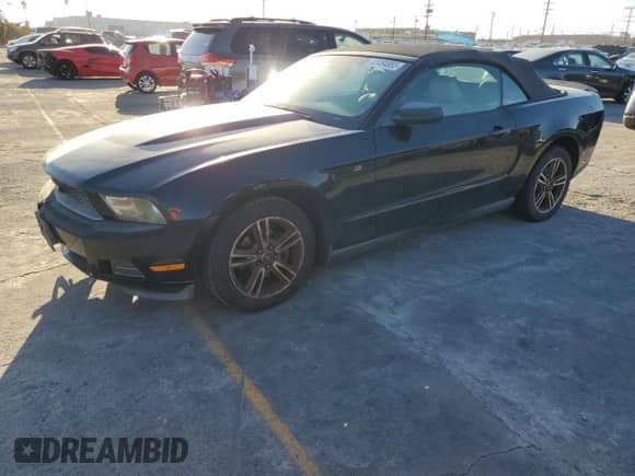 2010 Ford Mustang V6 z VIN 1ZVBP8EN0A5179472, wystawiony jako Copart lot #87484885 z przebiegiem 158 233 mil mil oraz Czysty tytuł • Clean title. Historia ofert i sprzedaży dostępna na DreamBid. Obrazek 1.