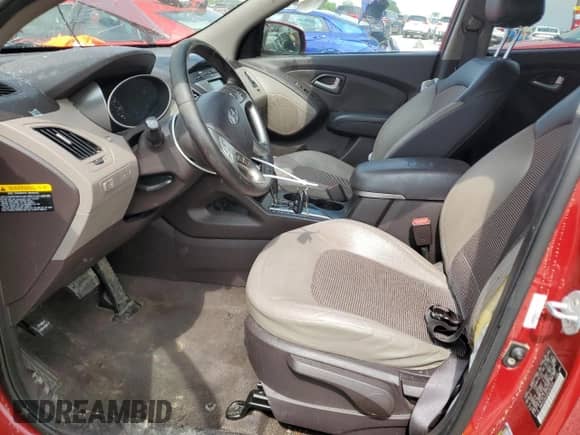 2010 Hyundai Tucson Limited z VIN KM8JU3AC0AU092929, wystawiony jako Copart lot #61043235 z przebiegiem 143 077 mil mil oraz Szkoda całkowita • Salvage title. Historia ofert i sprzedaży dostępna na DreamBid. Obrazek 7.
