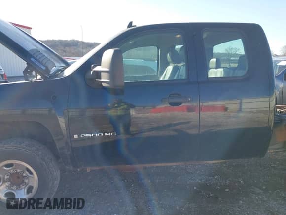 2009 Chevrolet Silverado 2500HD z VIN 1GBHC49K39E158939, wystawiony jako IAAI lot #41775789 z przebiegiem 221 899 mil mil oraz . Historia ofert i sprzedaży dostępna na DreamBid. Obrazek 6.
