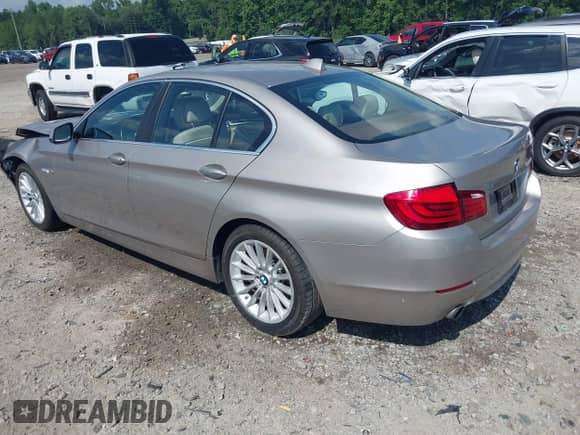2013 BMW 5 Series 535i xDrive с VIN WBAFU7C51DDU74954, выставлен на аукционе IAAI как лот 42717248 с пробегом 172 827 миль миль и . История ставок и продаж доступна на DreamBid. Изображение 3.