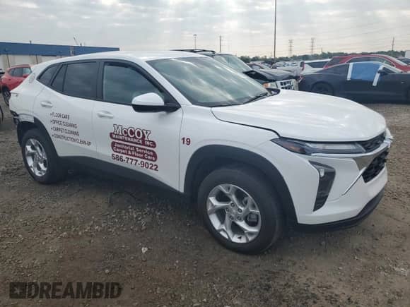 2025 Chevrolet Trax LS с VIN KL77LFEP5SC246975, выставлен на аукционе Copart как лот 71166455 с пробегом 4 090 миль миль и Списание • Salvage title. История ставок и продаж доступна на DreamBid. Изображение 4.