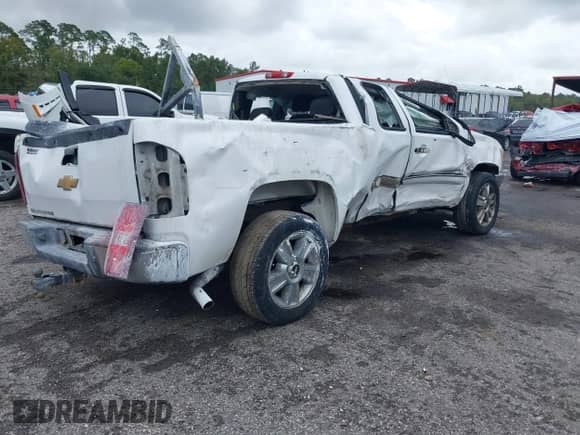 2013 Chevrolet Silverado 1500 LT z VIN 1GCRCSE05DZ344718, wystawiony jako IAAI lot #43420272 z przebiegiem 77 120 mil mil oraz . Historia ofert i sprzedaży dostępna na DreamBid. Obrazek 4.