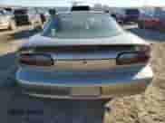 2002 Chevrolet Camaro z VIN 2G1FP22K222102393, wystawiony jako Copart lot #81532554 z przebiegiem 199 579 mil mil oraz Czysty tytuł • Clean title. Historia ofert i sprzedaży dostępna na DreamBid. Obrazek 6.