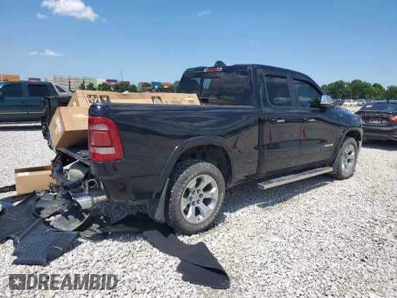 2019 Ram 1500 Laramie z VIN 1C6SRFDT5KN848846, wystawiony jako Copart lot #63485425 z przebiegiem 135 596 mil mil oraz Szkoda całkowita • Salvage title. Historia ofert i sprzedaży dostępna na DreamBid. Obrazek 3.