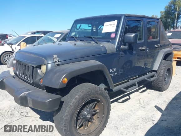 2008 Jeep Wrangler Unlimited X с VIN 1J4GB39138L589300, выставлен на аукционе IAAI как лот 41671690 с пробегом Не указан миль и . История ставок и продаж доступна на DreamBid. Изображение 2.