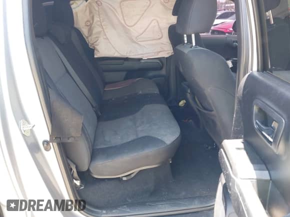 2020 Toyota Tacoma SR5 z VIN 3TMBZ5DN3LM025980, wystawiony jako IAAI lot #42215140 z przebiegiem 67 414 mil mil oraz . Historia ofert i sprzedaży dostępna na DreamBid. Obrazek 8.