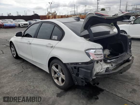 2012 BMW 3 Series 328i с VIN WBA3A5G55CNP18091, выставлен на аукционе Copart как лот 84557665 с пробегом 84 483 миль миль и Списание • Salvage title. История ставок и продаж доступна на DreamBid. Изображение 2.