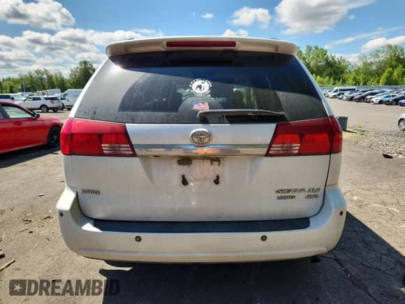 2004 Toyota Sienna XLE z VIN 5TDBA22C84S022517, wystawiony jako Copart lot #63709835 z przebiegiem 183 060 mil mil oraz Szkoda całkowita • Salvage title. Historia ofert i sprzedaży dostępna na DreamBid. Obrazek 6.