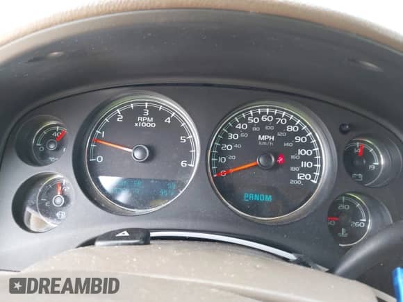 2010 Chevrolet Suburban LT z VIN 1GNUCJE03AR267838, wystawiony jako IAAI lot #42535623 z przebiegiem 265 769 mil mil oraz . Historia ofert i sprzedaży dostępna na DreamBid. Obrazek 7.