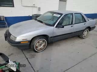 1990 Chevrolet Corsica z VIN 1G1LT54T5LY175073, wystawiony jako Copart lot #71889604 z przebiegiem 111 578 mil mil oraz Czysty tytuł • Clean title. Historia ofert i sprzedaży dostępna na DreamBid. Obrazek 1.