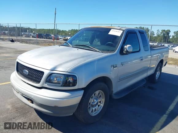 2002 Ford F-150 XL с VIN 1FTRX17L42NB20978, выставлен на аукционе IAAI как лот 43438213 с пробегом Не указан миль и . История ставок и продаж доступна на DreamBid. Изображение 2.