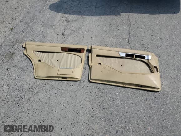 1984 Mercedes-Benz 300 SD с VIN WDBCB20A0EA082551, выставлен на аукционе Copart как лот 54059855 с пробегом 169 704 миль миль и Чистый • Clean title. История ставок и продаж доступна на DreamBid. Изображение 12.