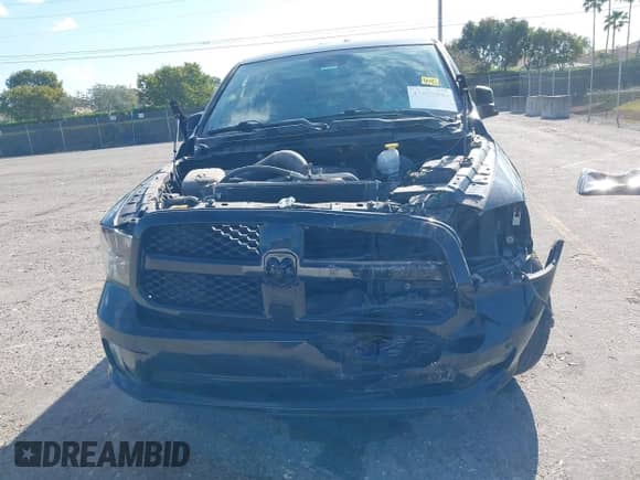 2018 Ram 1500 Express z VIN 1C6RR7FTXJS286833, wystawiony jako IAAI lot #41902890 z przebiegiem 29 560 mil mil oraz . Historia ofert i sprzedaży dostępna na DreamBid. Obrazek 6.