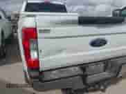 2017 Ford F-250 XL z VIN 1FT7W2AT1HED31525, wystawiony jako IAAI lot #43505631 z przebiegiem 192 370 mil mil oraz . Historia ofert i sprzedaży dostępna na DreamBid. Obrazek 6.