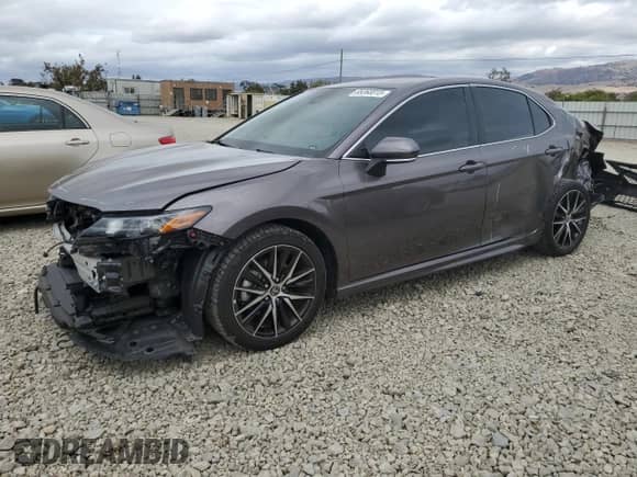 2022 Toyota Camry SE with VIN 4T1G11AK6NU648309, listed as a Copart auction lot 85360015 with 32,188 mi miles and Salvage title. Bid and sale history available at DreamBid. Image 1.