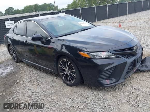 2020 Toyota Camry SE z VIN 4T1G11AK4LU342383, wystawiony jako IAAI lot #43019876 z przebiegiem 111 118 mil mil oraz . Historia ofert i sprzedaży dostępna na DreamBid. Obrazek 1.