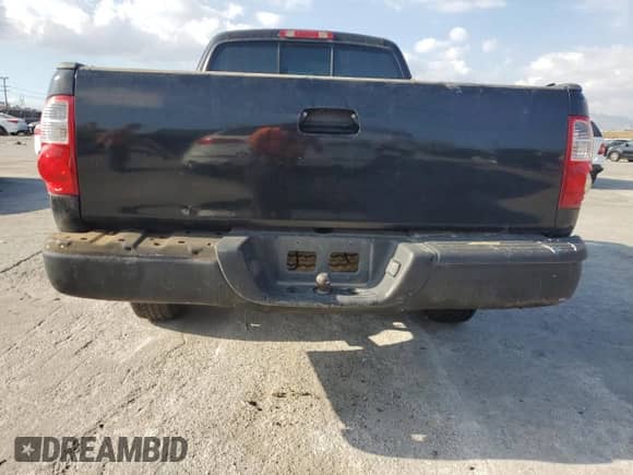 2005 Toyota Tundra SR5 z VIN 5TBRU34155S455441, wystawiony jako Copart lot #89533205 z przebiegiem 166 712 mil mil oraz Szkoda całkowita • Salvage title. Historia ofert i sprzedaży dostępna na DreamBid. Obrazek 6.
