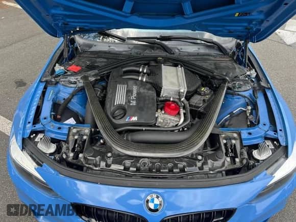 2017 BMW M3 z VIN WBS8M9C30H5G85547, wystawiony jako Copart lot #65657175 z przebiegiem 50 160 mil mil oraz Czysty tytuł • Clean title. Historia ofert i sprzedaży dostępna na DreamBid. Obrazek 7.