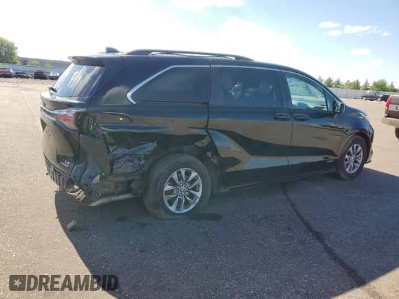 2021 Toyota Sienna LE with VIN 5TDBSKFC6MS030462, listed as a Copart auction lot 83844405 with 59,643 mi miles and Salvage title. Bid and sale history available at DreamBid. Image 3.