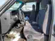 2001 GMC Sierra 1500 SLE z VIN 2GTEC19V911175578, wystawiony jako Copart lot #82488995 z przebiegiem 189 188 mil mil oraz Szkoda całkowita • Salvage title. Historia ofert i sprzedaży dostępna na DreamBid. Obrazek 7.