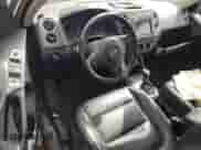 2012 Volkswagen Tiguan S с VIN WVGAV7AX6CW606586, выставлен на аукционе Copart как лот 84202195 с пробегом Не указан миль и Чистый • Clean title. История ставок и продаж доступна на DreamBid. Изображение 8.