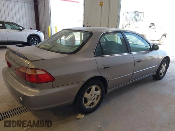 2000 Honda Accord EX with VIN 1HGCG5656YA152879, listed as a IAAI auction lot 42593900 with 341,291 mi miles and . Bid and sale history available at DreamBid. Image 4.