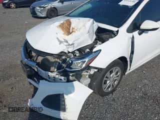 2019 Chevrolet Cruze LS с VIN 1G1BC5SM6K7131174, выставлен на аукционе IAAI как лот 43218300 с пробегом 101 448 миль миль и . История ставок и продаж доступна на DreamBid. Изображение 6.