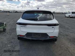 2024 Dodge Hornet R/T z VIN ZACPDFCW3R3A30341, wystawiony jako Copart lot #65537064 z przebiegiem 8 588 mil mil oraz Czysty tytuł • Clean title. Historia ofert i sprzedaży dostępna na DreamBid. Obrazek 6.