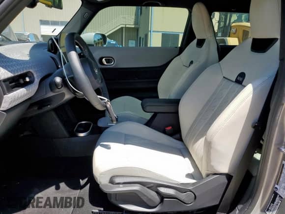 2025 MINI Hardtop Cooper S with VIN WMW23GD05S2W23993, listed as a Copart auction lot 69384805 with 3,252 mi miles and Salvage title. Bid and sale history available at DreamBid. Image 7.